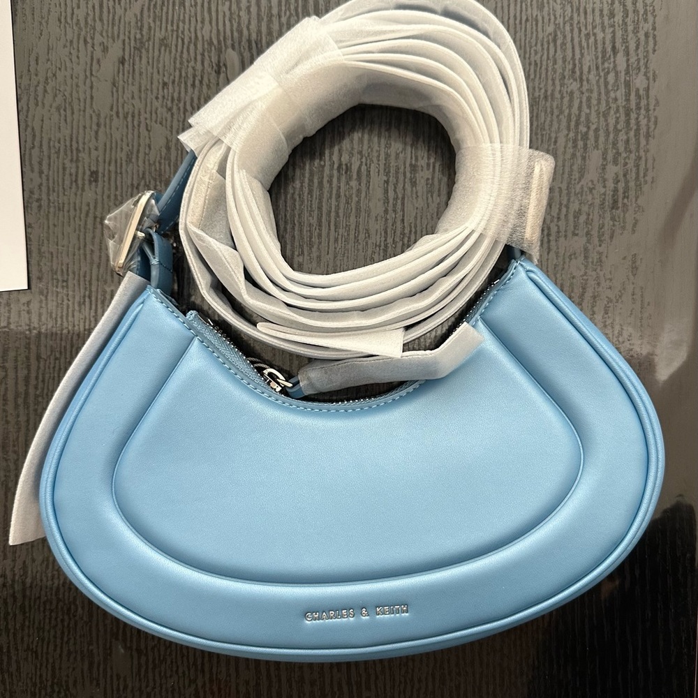 NWT Petra Curved Shoulder Bag. Brand new!  Bundle & save shipping cost! - Picture 3 of 4